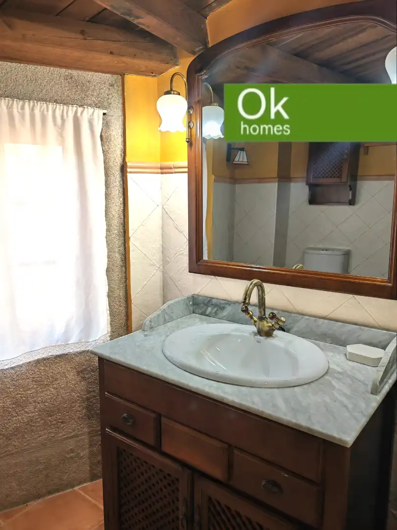 Badezimmer von Country house zum Verkauf in Guitiriz mit Heizung, Parkett und Abstellraum