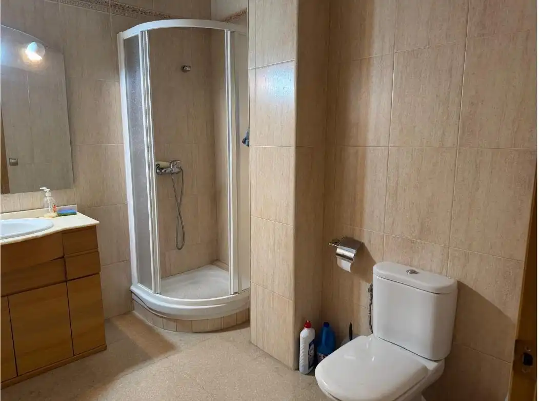 Badezimmer von Geschaftsraum zum Verkauf in Via Europa - Parc Central