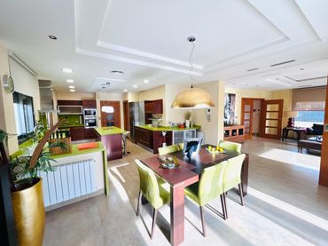 Detached house with balcony for sale in Elche ciudad
