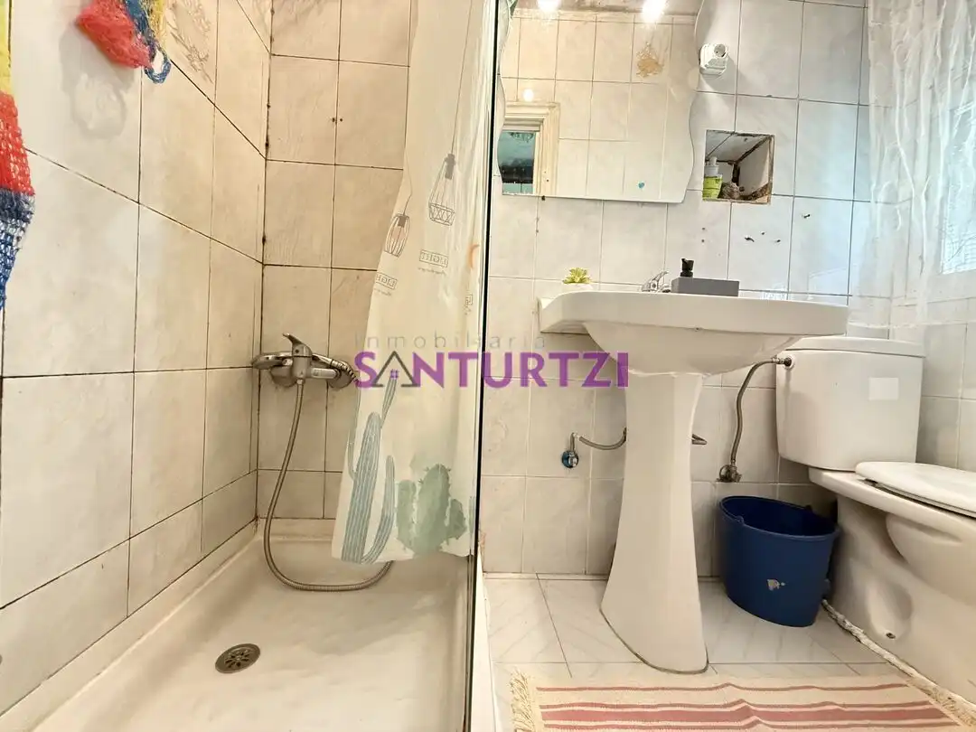 Baño de Piso en venta en Santurtzi  con Amueblado