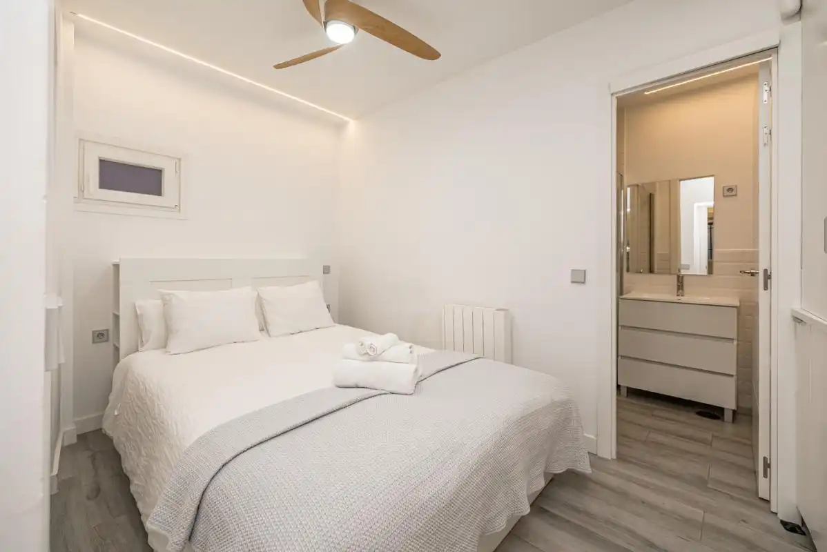 Dormitori de Planta baixa en venda en Madrid amb Aire condicionat, Calefacció i Moblat