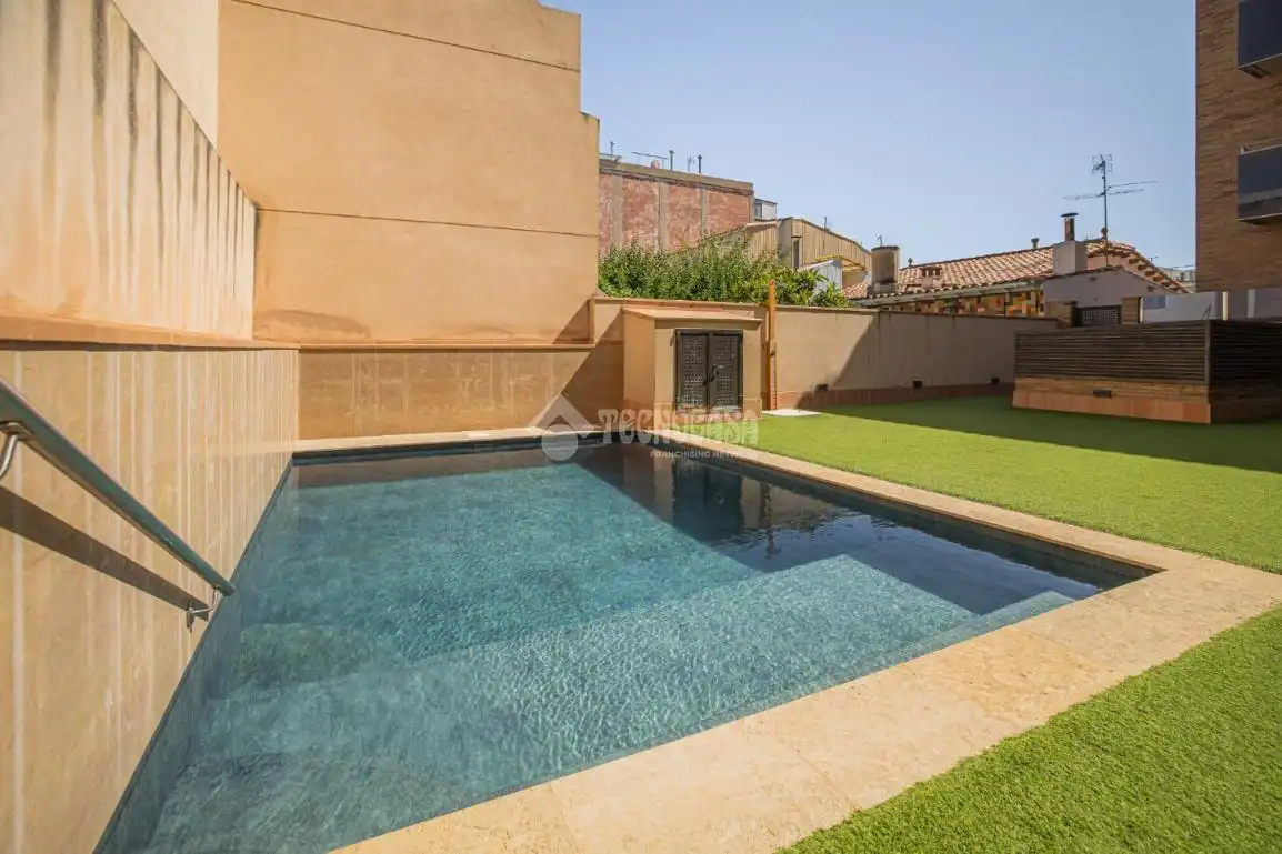 Piscina de Pis en venda en Ripollet amb Aire condicionat, Calefacció i Terrassa