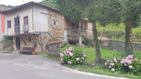 Casa en venta en Grado, 4 dormitorios.