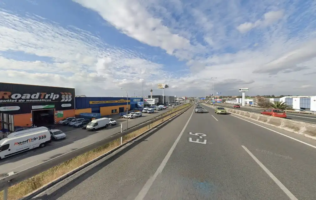 Nave industrial en alquiler en San Pablo - Santa Justa, imagen 3
