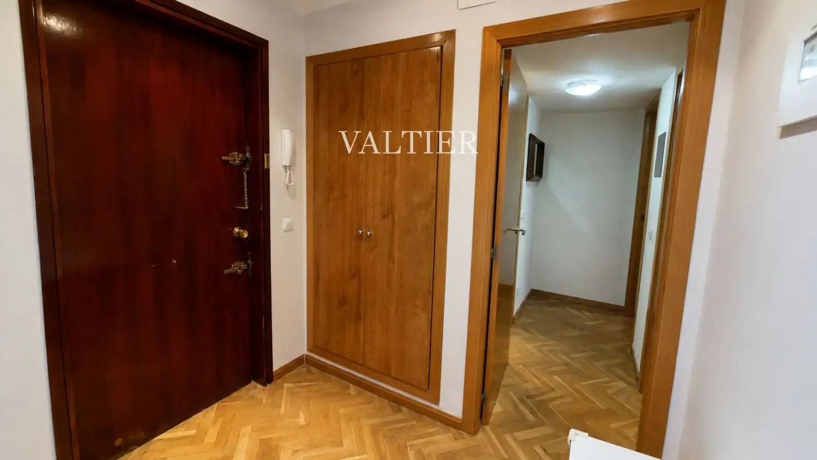 Flat for rent in Madrid  with Air Conditioner, Terrace and Furnished