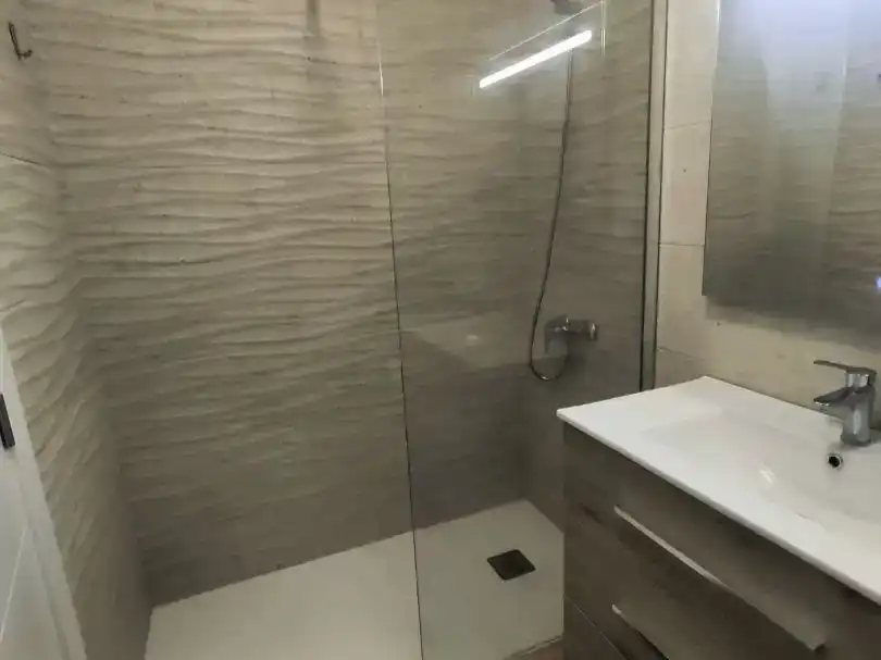 Badezimmer von Einfamilien-Reihenhaus zur Miete in Santa Úrsula mit Balkon