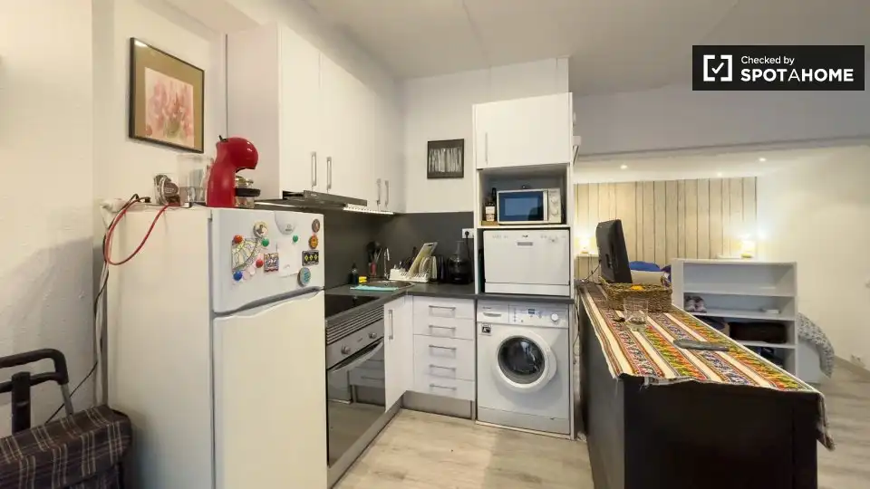 Cocina de Piso de alquiler en  Barcelona Capital con Aire acondicionado, Calefacción y Amueblado