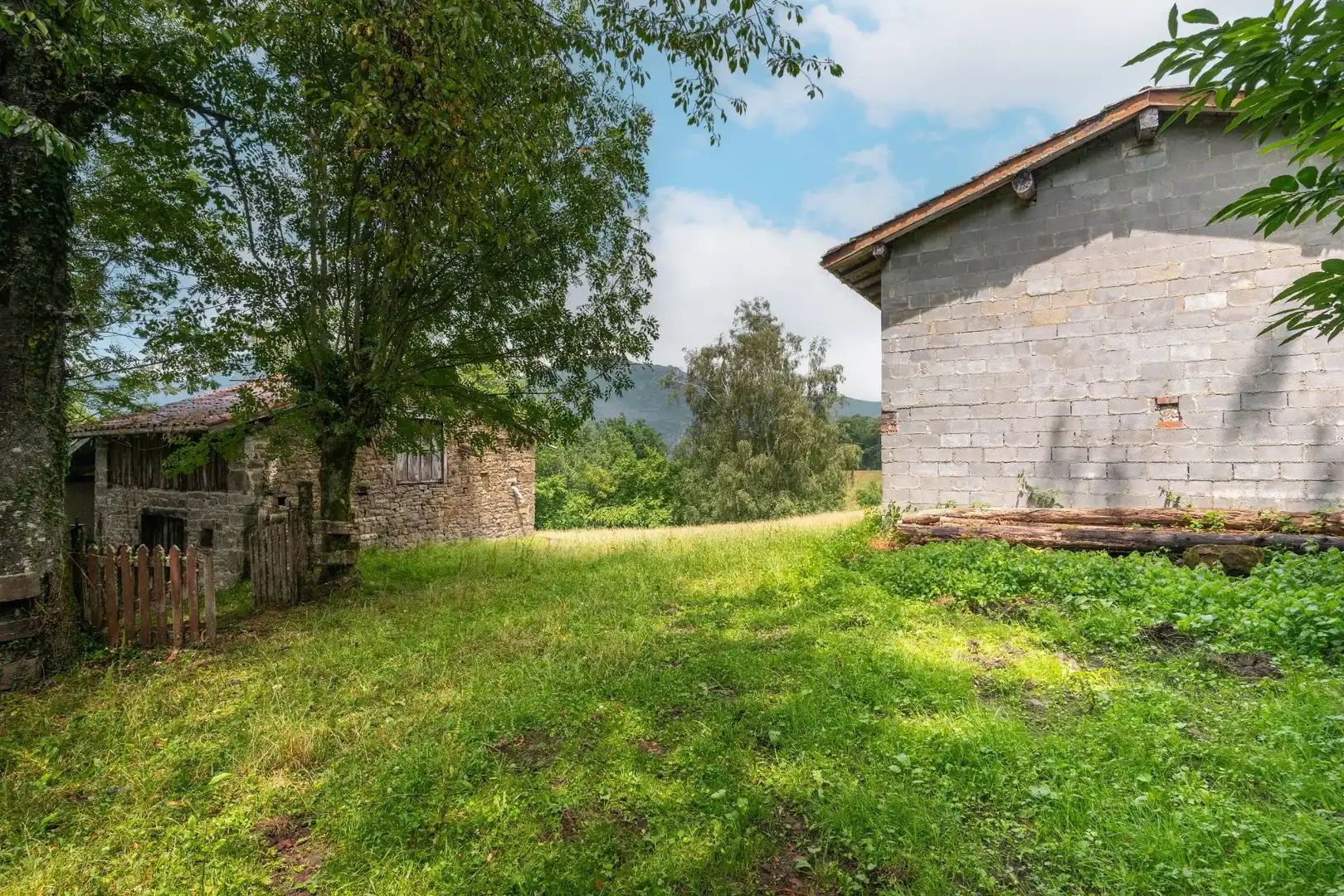 Finca rústica en venta en Sobrescobio con Jardín privado, Terraza y Amueblado