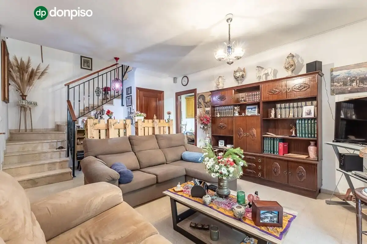 Casa aparellada amb terrassa en venda a Camino CEMENTERIO, imagen 3