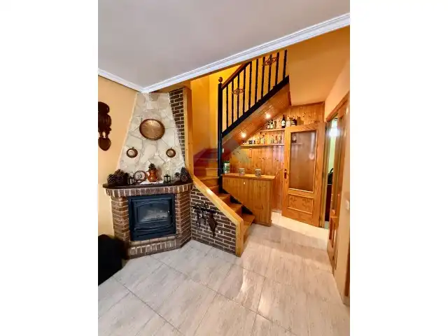 Haus oder Chalet zum Verkauf in Villanueva de la Torre mit Klimaanlage, Heizung und Privatgarten