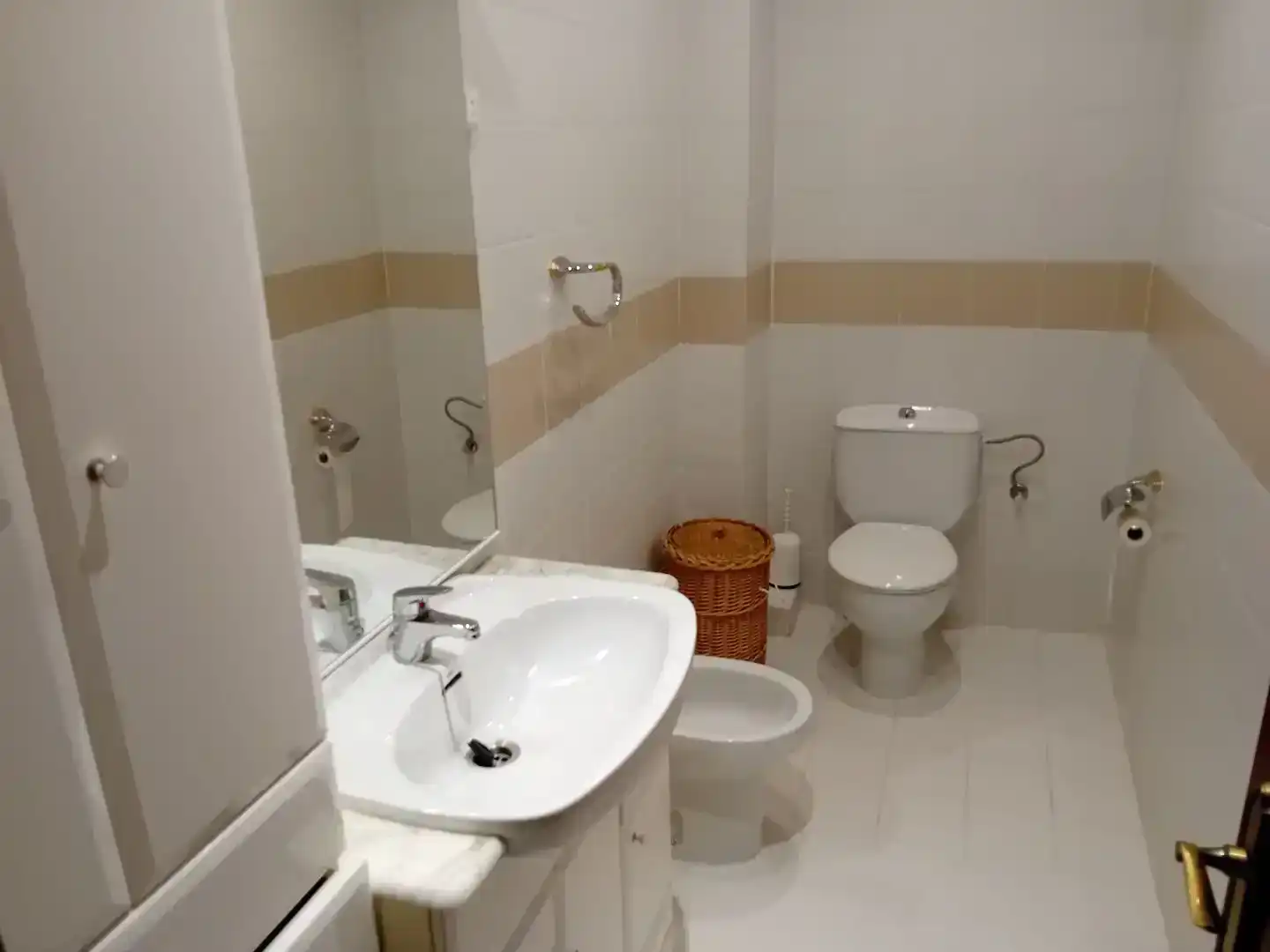 Bany de Pis de lloguer en Reyes Católicos - Paseo San Antonio