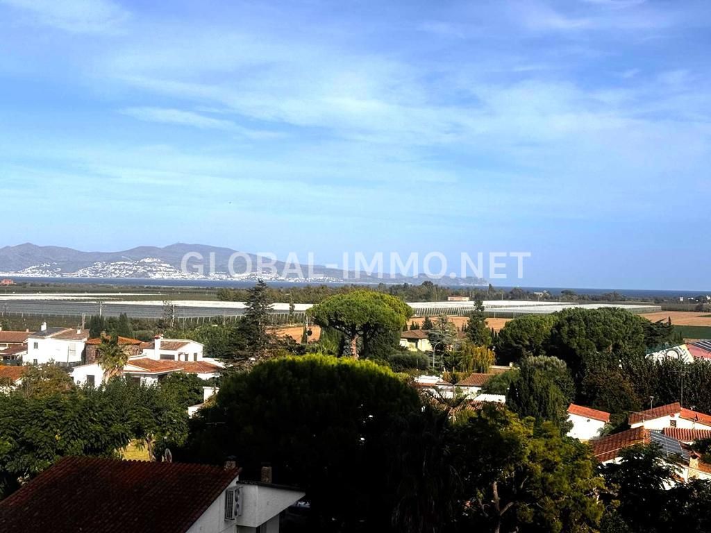 Apartament en venda en Sant Pere Pescador amb Terrassa i Moblat