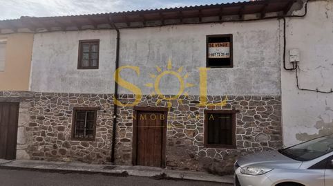CASA CON JARDIN para reformar en LA VALCUEVA LEON.