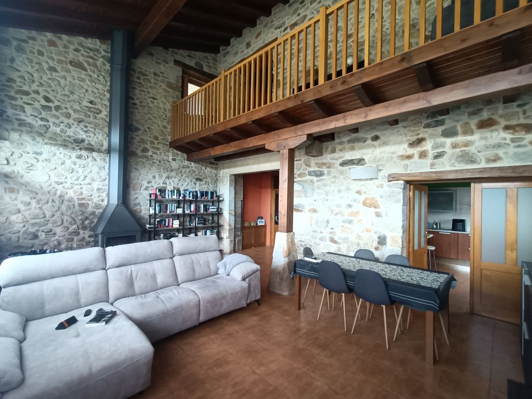 Sala d'estar de Finca rústica en venda en Abadiño  amb Calefacció i Jardí privat