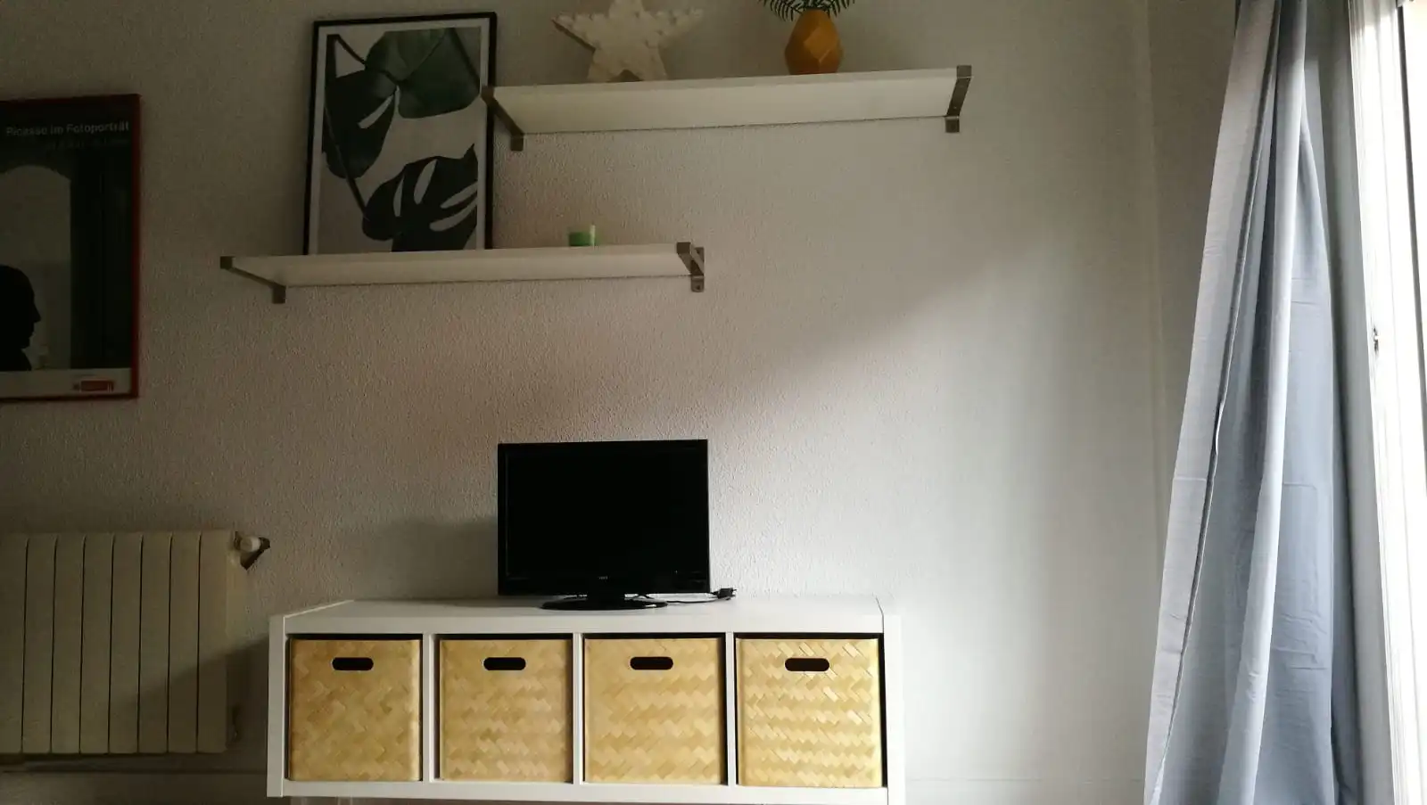 Living room of Flat for rent in Granada  with Air Conditioner, Heating and Furnished