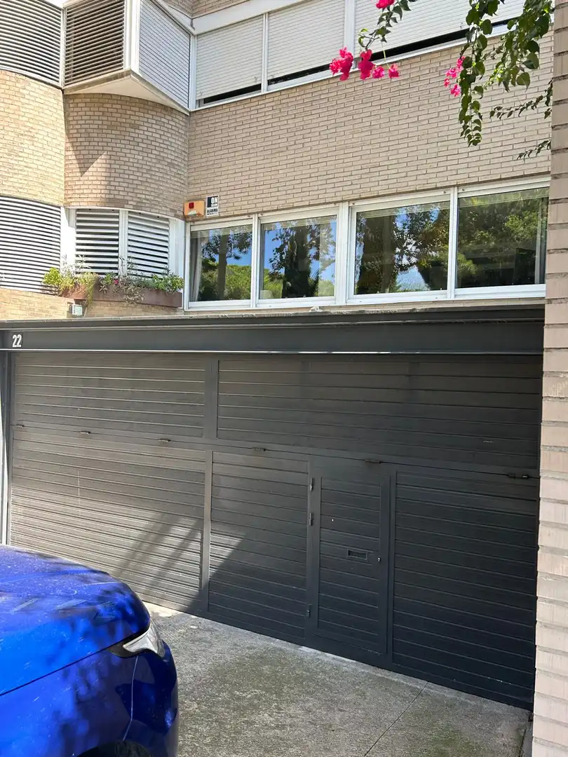 Vista exterior de Garatge en venda en Barcelona