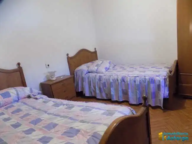 Dormitori de Finca rústica en venda en Brazuelo amb Jardí privat
