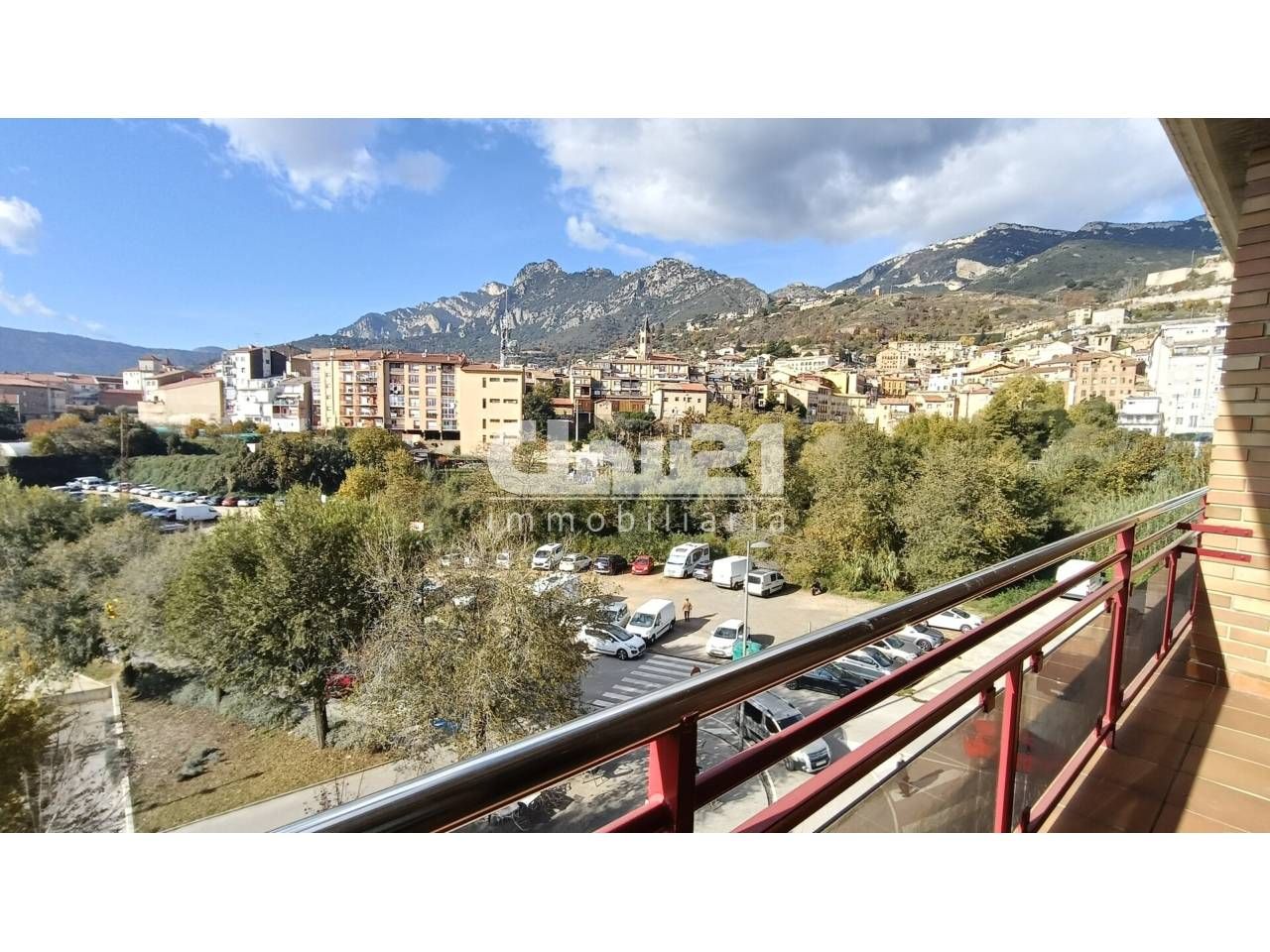 Vista exterior de Dúplex en venda en Berga amb Aire condicionat, Terrassa i Balcó