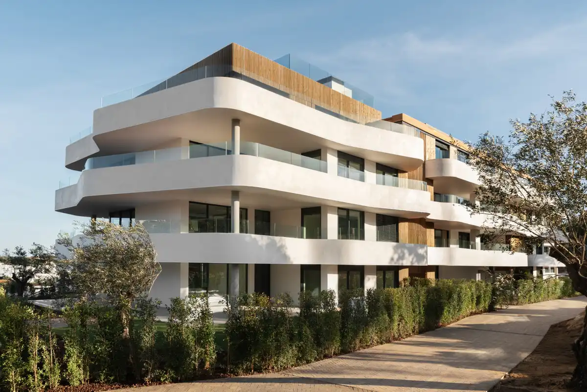 Vista exterior de Planta baixa en venda en Sotogrande amb Aire condicionat, Jardí privat i Terrassa