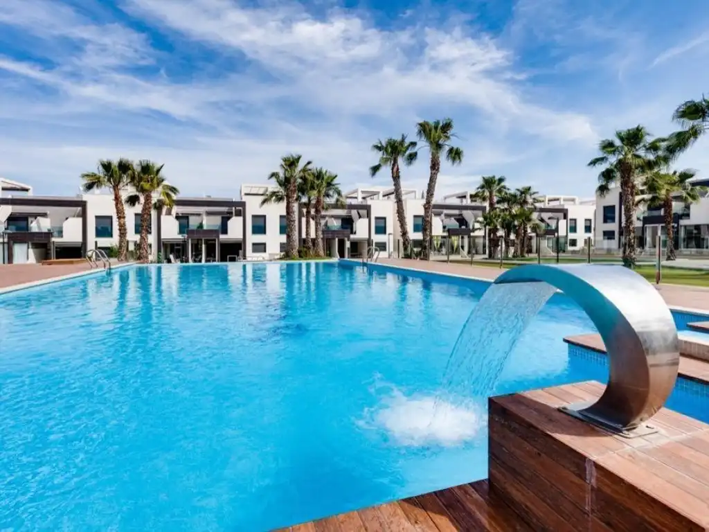 Apartamento con piscina en venta en Calle Granate