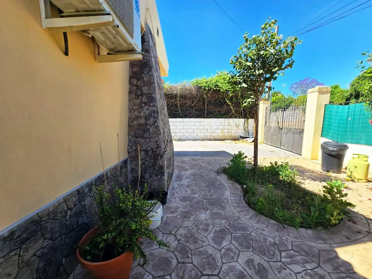Terrasse von Haus oder Chalet zum Verkauf in Bollullos de la Mitación mit Klimaanlage, Privatgarten und Terrasse