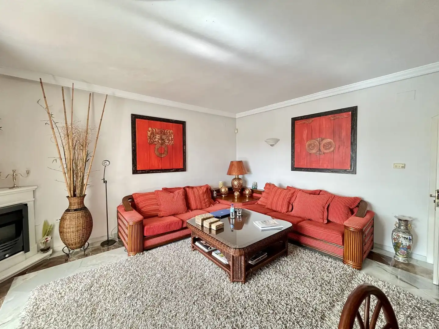 Sala de estar de Dúplex en venta en Marbella con Aire acondicionado, Trastero y Piscina comunitaria