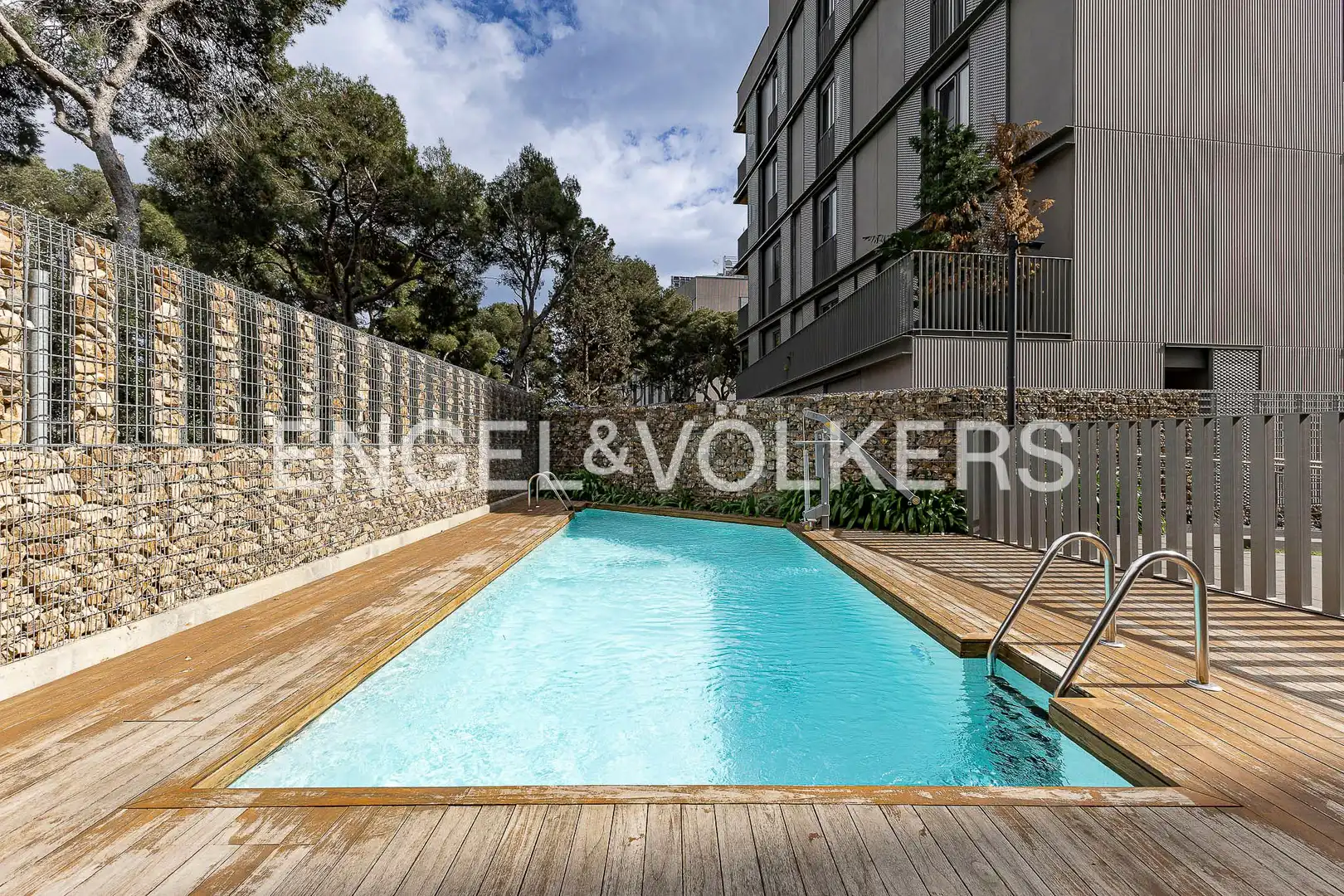 Swimming pool of Flat for sale in Barcelona  with Air Conditioner, Heating and Terrace