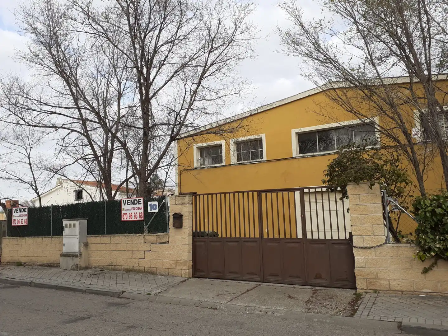 Industrial building for sale in Pasaje Ana María del Valle 10