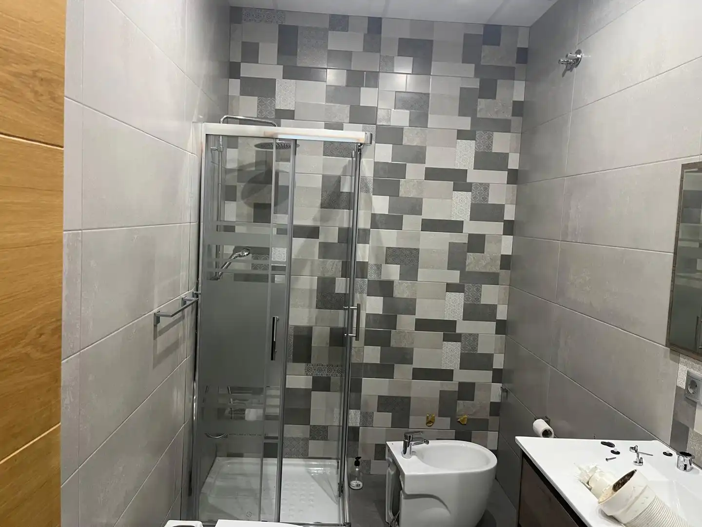 Baño de Nave industrial de alquiler en Córdoba con Calefacción y Alarma