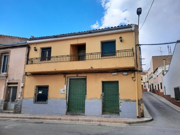Maison avec balcon à vendre à Montealegre del Castillo