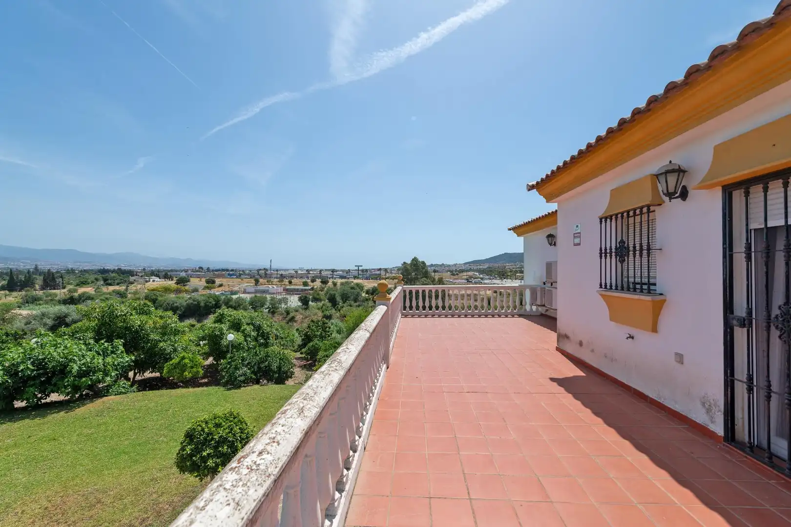 Vista exterior de Casa o chalet en venta en Alhaurín de la Torre con Aire acondicionado, Jardín privado y Terraza