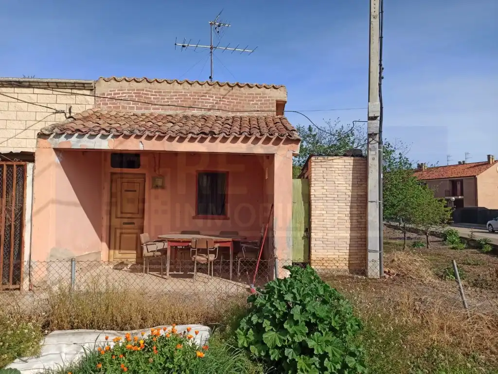 Vista exterior de Casa o chalet en venta en Canillas de Río Tuerto
