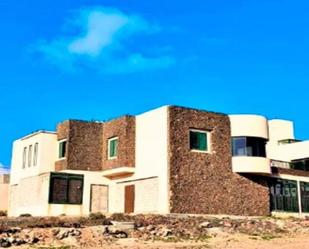 Vista exterior de Casa adosada en venda en Teguise amb Aire condicionat, Calefacció i Terrassa