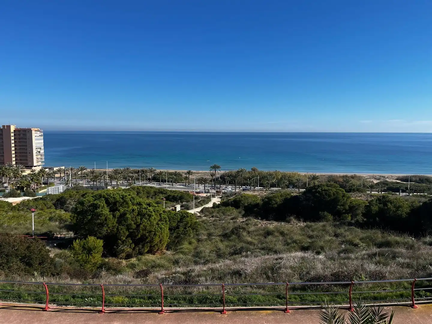Außenansicht von Wohnungen zur Miete in Elche / Elx mit Klimaanlage, Heizung und Terrasse