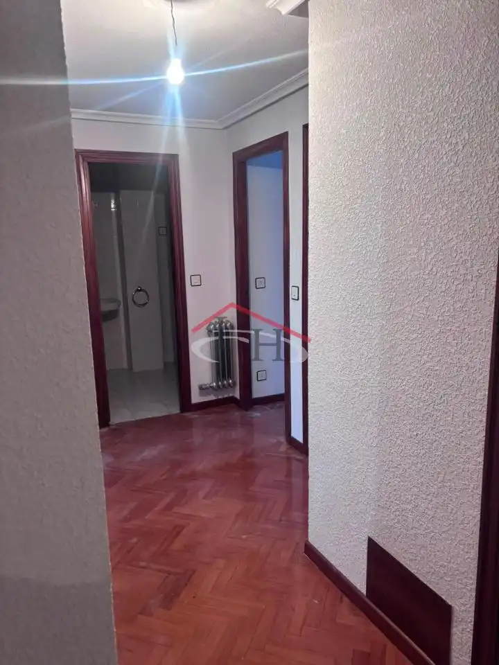 Pis en venda en León Capital  amb Calefacció, Terrassa i Traster