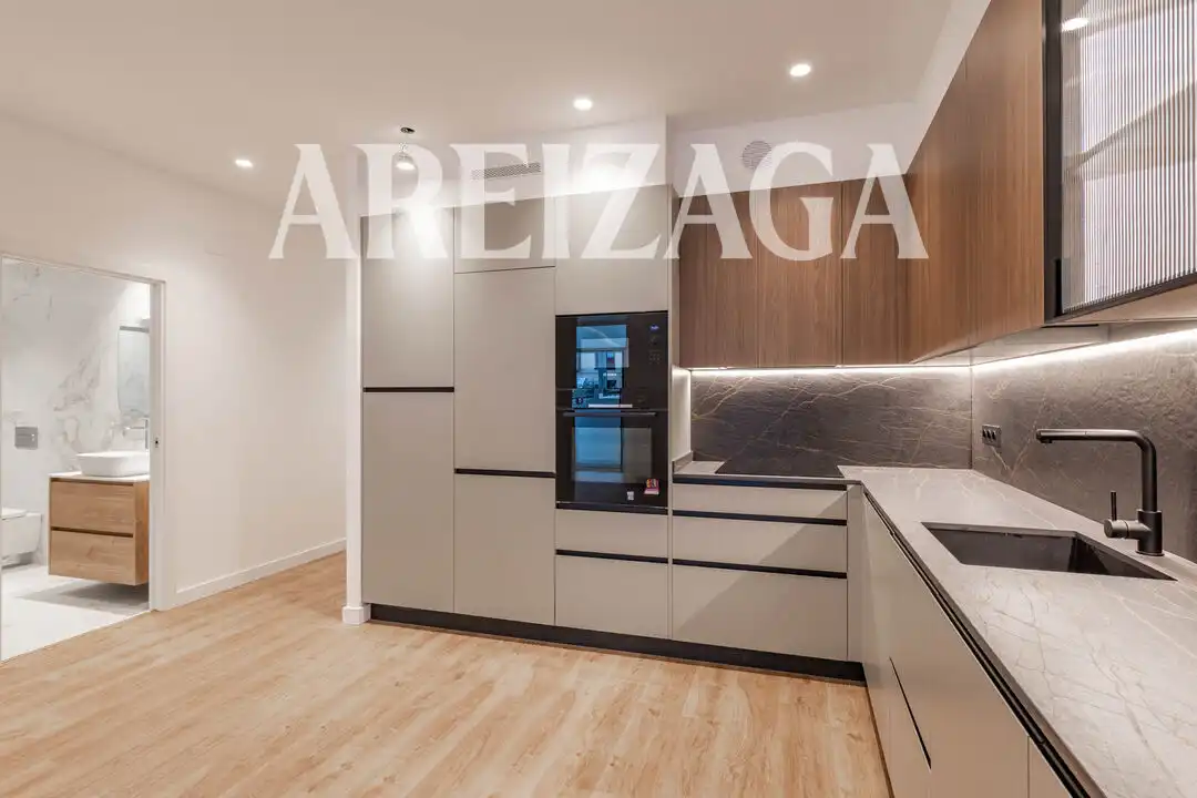 Kitchen of Flat for sale in Donostia - San Sebastián   with Heating, Terrace and Balcony