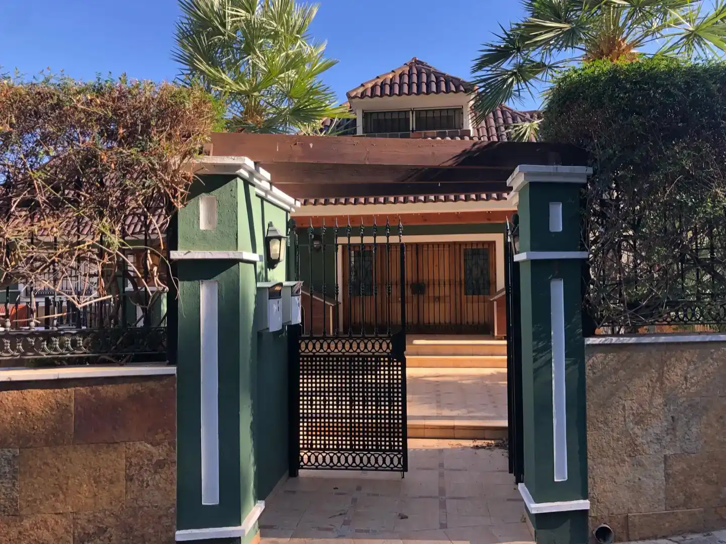 Vista exterior de Casa o xalet en venda en Murcia amb Aire condicionat, Jardí privat i Piscina