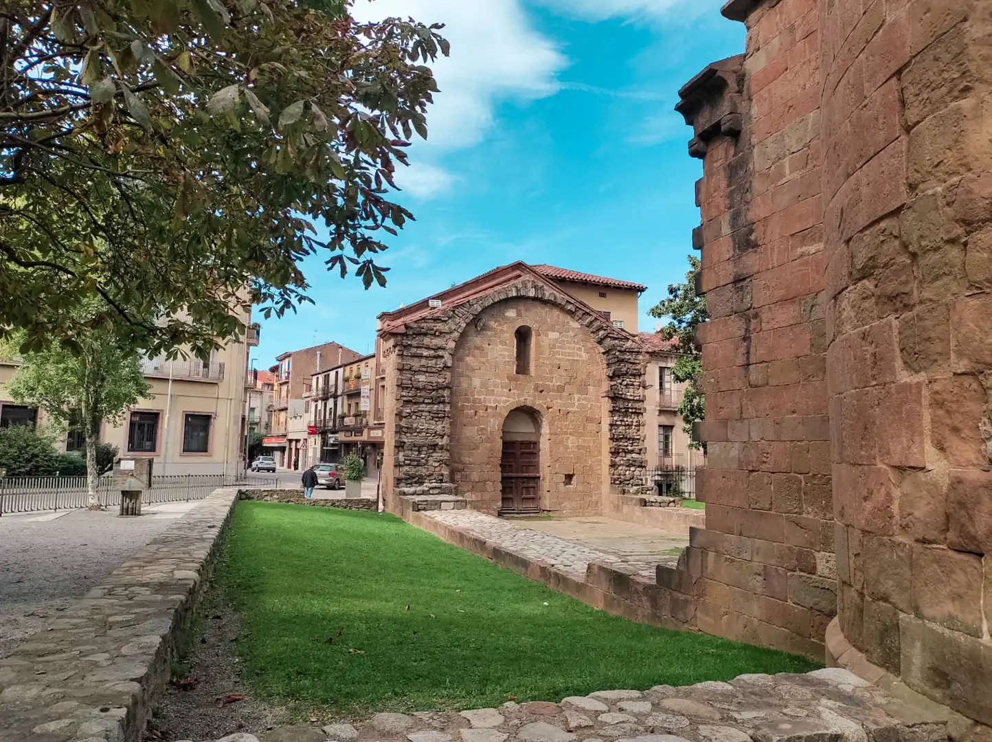 Vista exterior de Pis en venda en Sant Joan de les Abadesses amb Calefacció i Forn