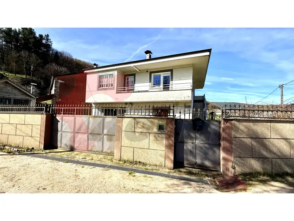 Vista exterior de Casa o xalet en venda en Becerreá