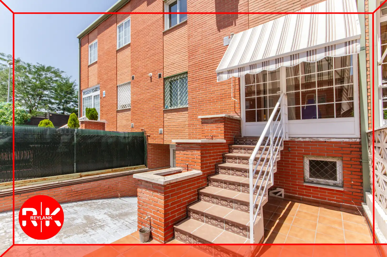 Vista exterior de Casa o xalet en venda en San Fernando de Henares amb Aire condicionat, Calefacció i Parquet