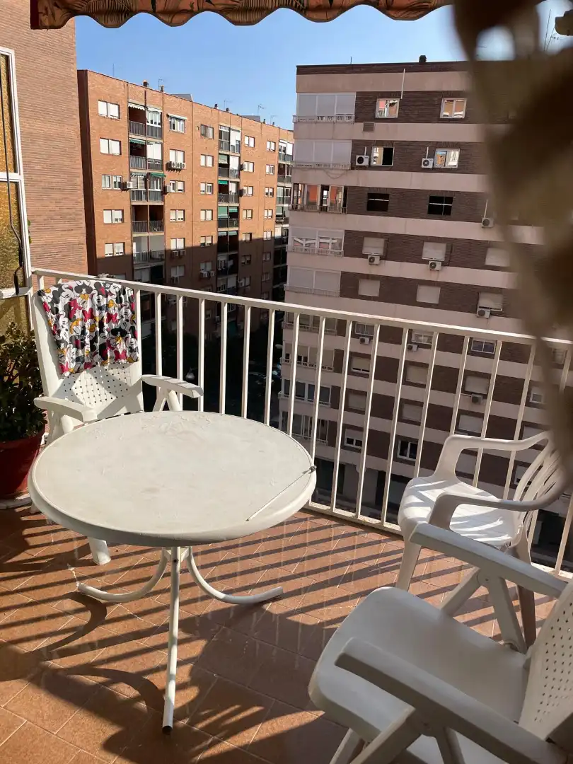 Terraza de Piso para compartir en Granada con Calefacción, Amueblado y Horno
