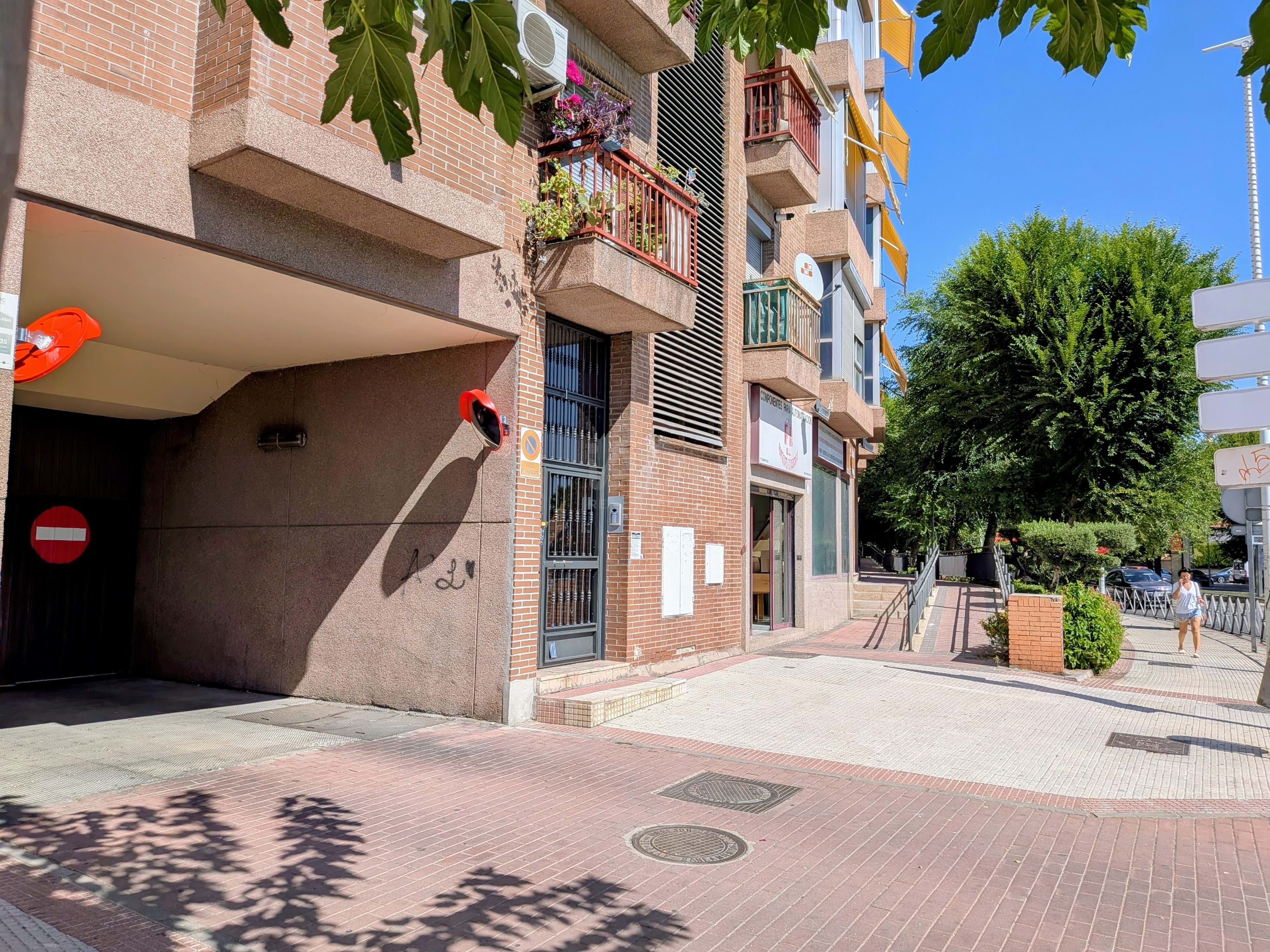 Exterior view of Garage for sale in Torrejón de Ardoz