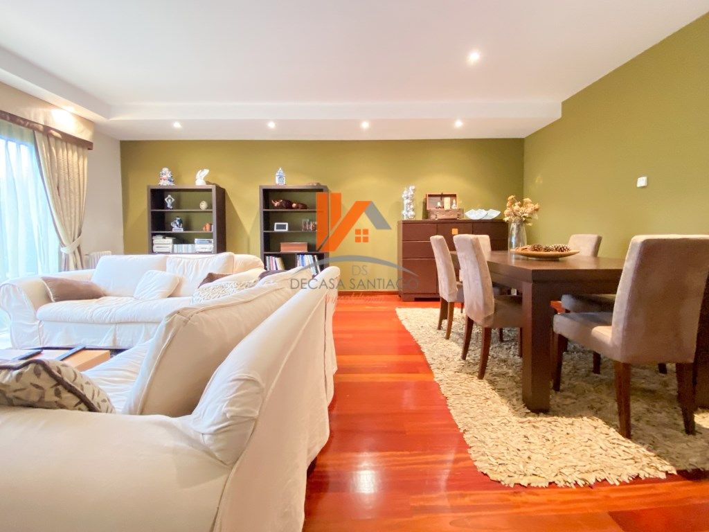 Sala de estar de Casa adosada en venta en Santiago de Compostela  con Jardín privado, Terraza y Piscina