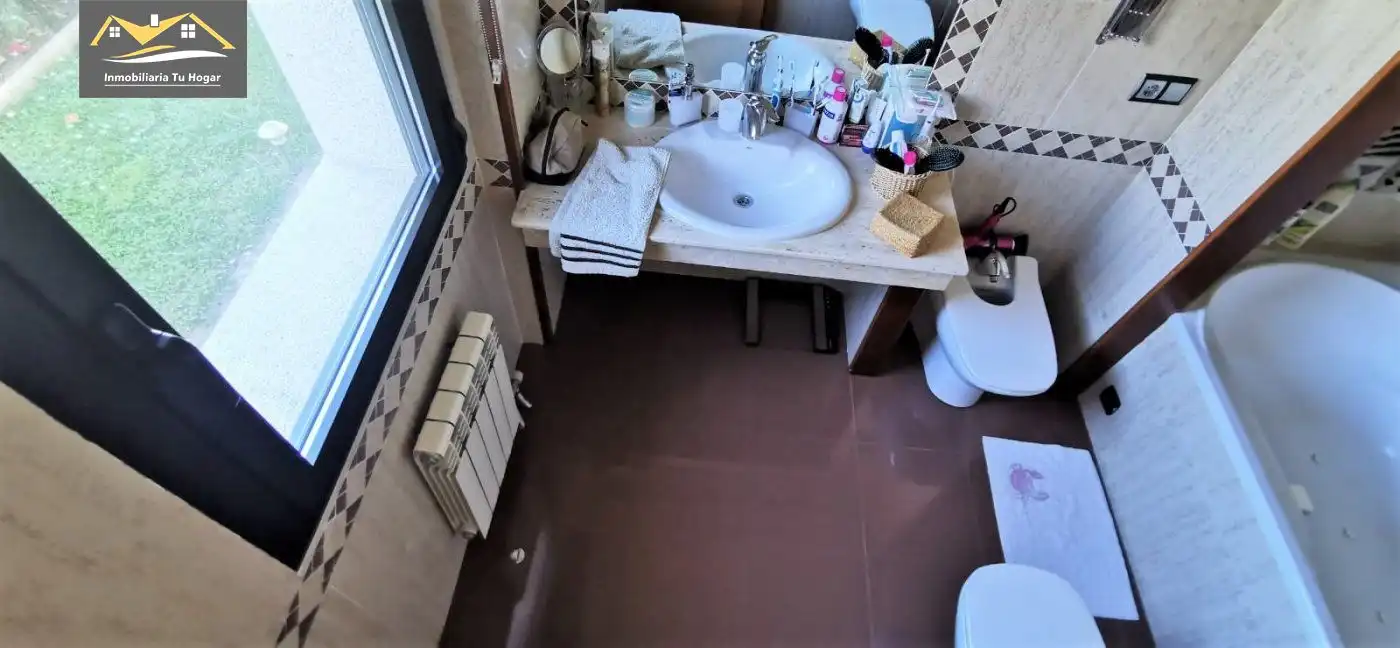 Baño de Casa o chalet en venta en A Pobra de Trives  con Calefacción, Terraza y Trastero