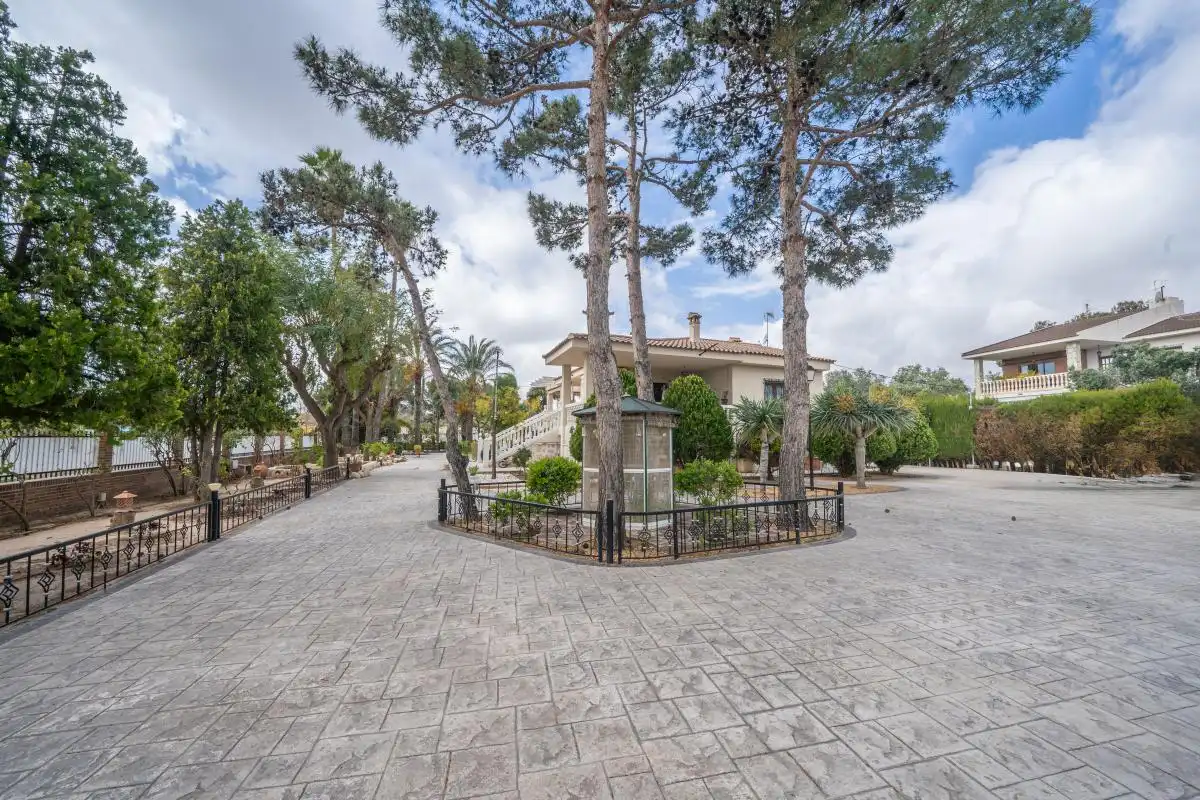 Exterior view of Houses for sale in San Vicente del Raspeig / Sant Vicent del Raspeig  with Air Conditioner, Heating and Private garden