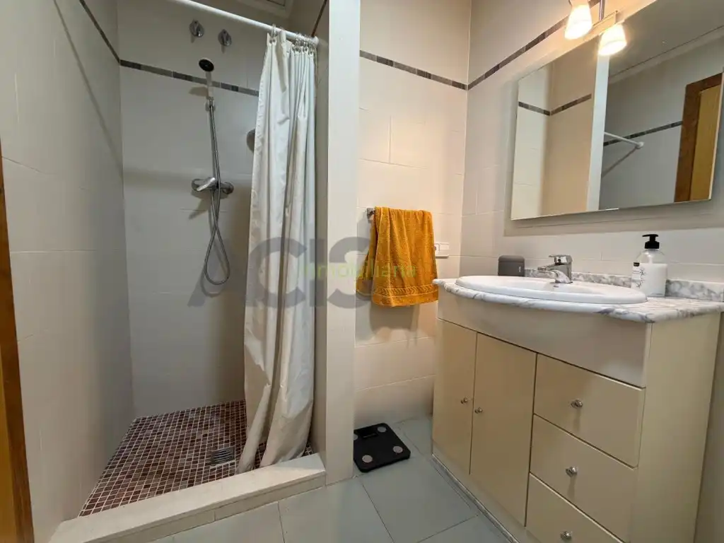 Baño de Ático de alquiler en L'Alcúdia con Terraza y Balcón