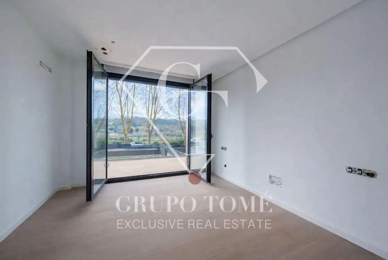 Sala d'estar de Casa adosada en venda en Zarautz amb Jardí privat, Terrassa i Piscina