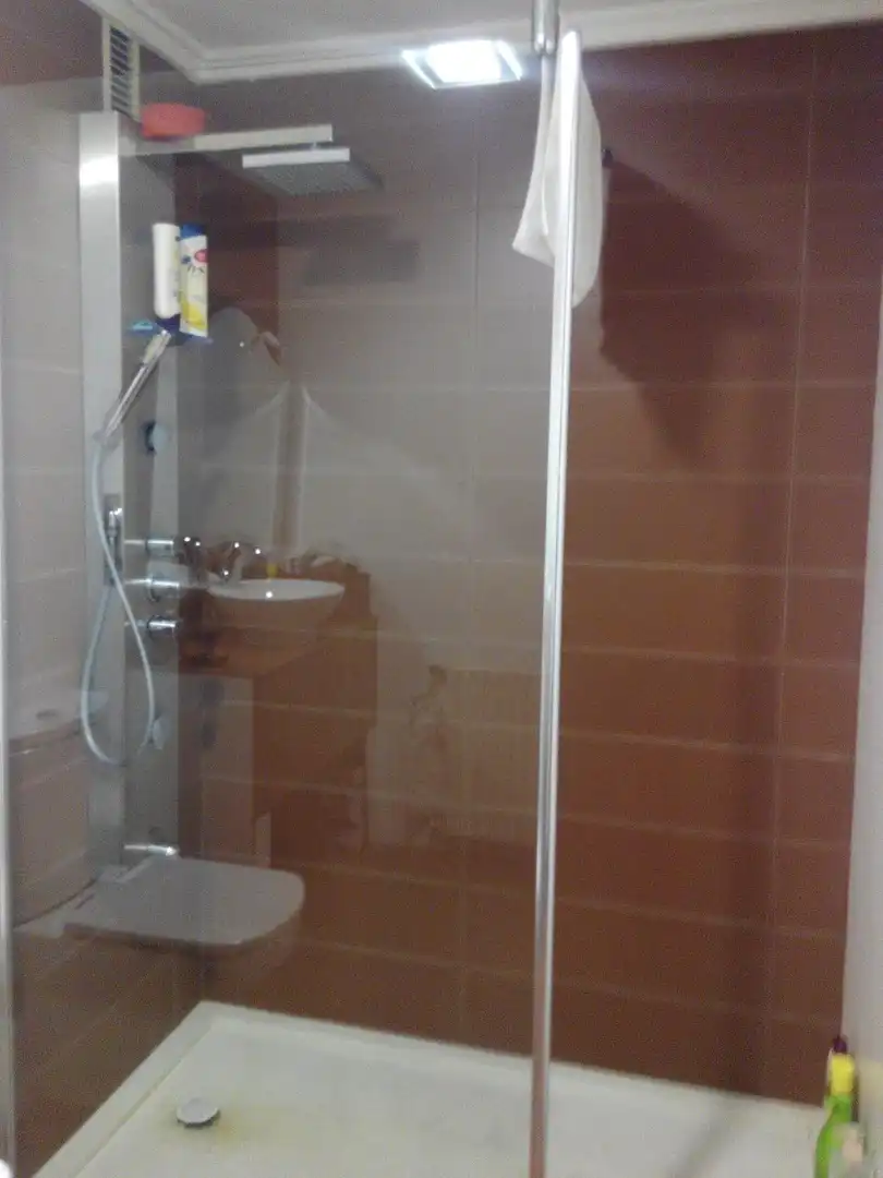 Baño de Piso de alquiler en Valencia con Aire acondicionado, Calefacción y Amueblado