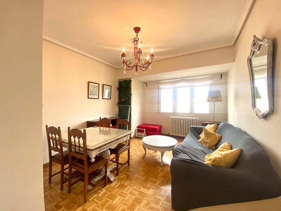 Sala de estar de Piso en venta en Vitoria - Gasteiz con Calefacción, Parquet y Trastero