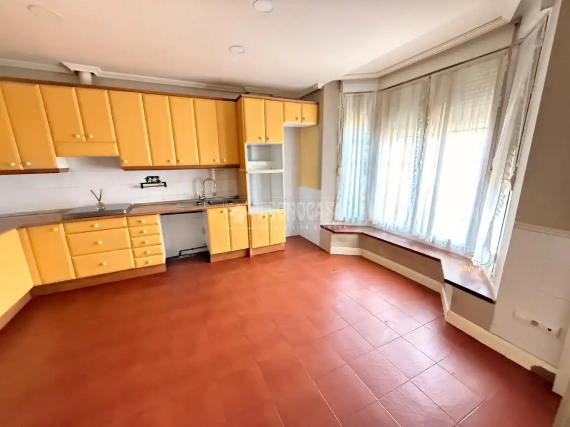 Cuina de Casa o xalet en venda en Talavera de la Reina amb Aire condicionat, Calefacció i Parquet